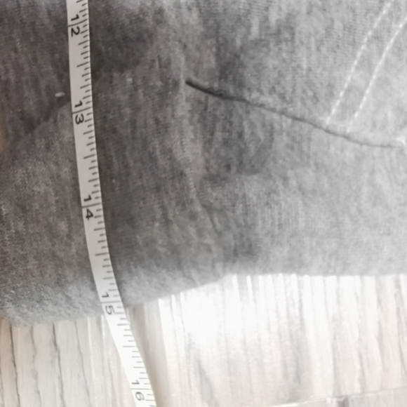 New Boston Bruins sweatshirt size small - Picture 2 of 9